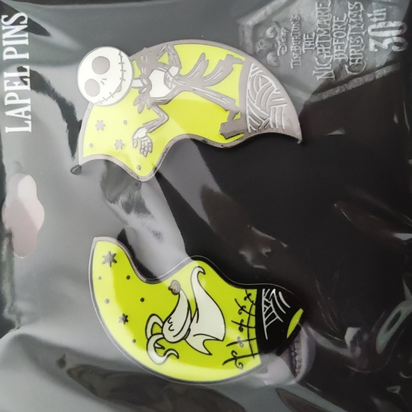 BIO WORLD Nightmare Before Christmas Lapel pins - Picture 1 of 4